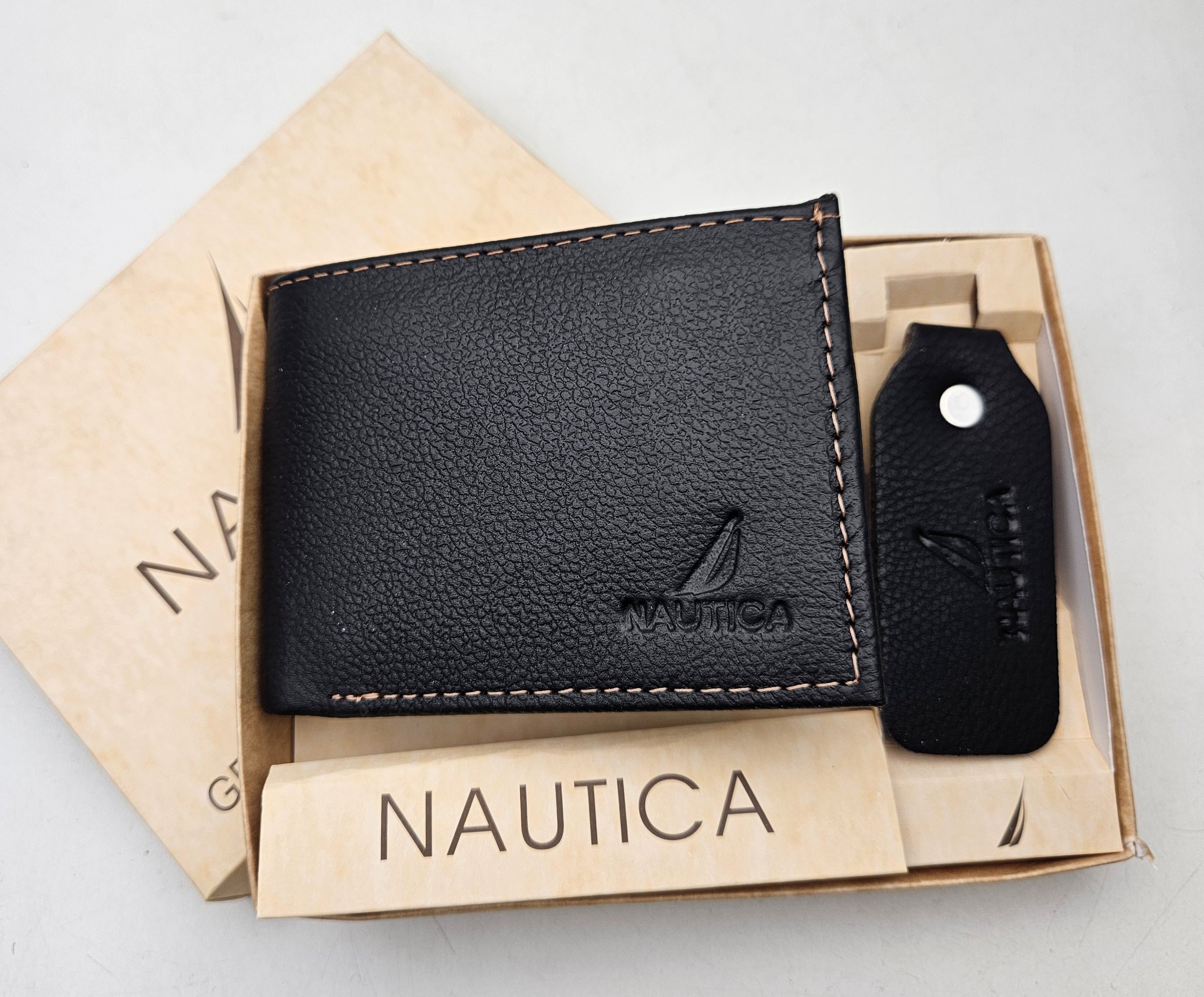 Billetera de cuero con llavero