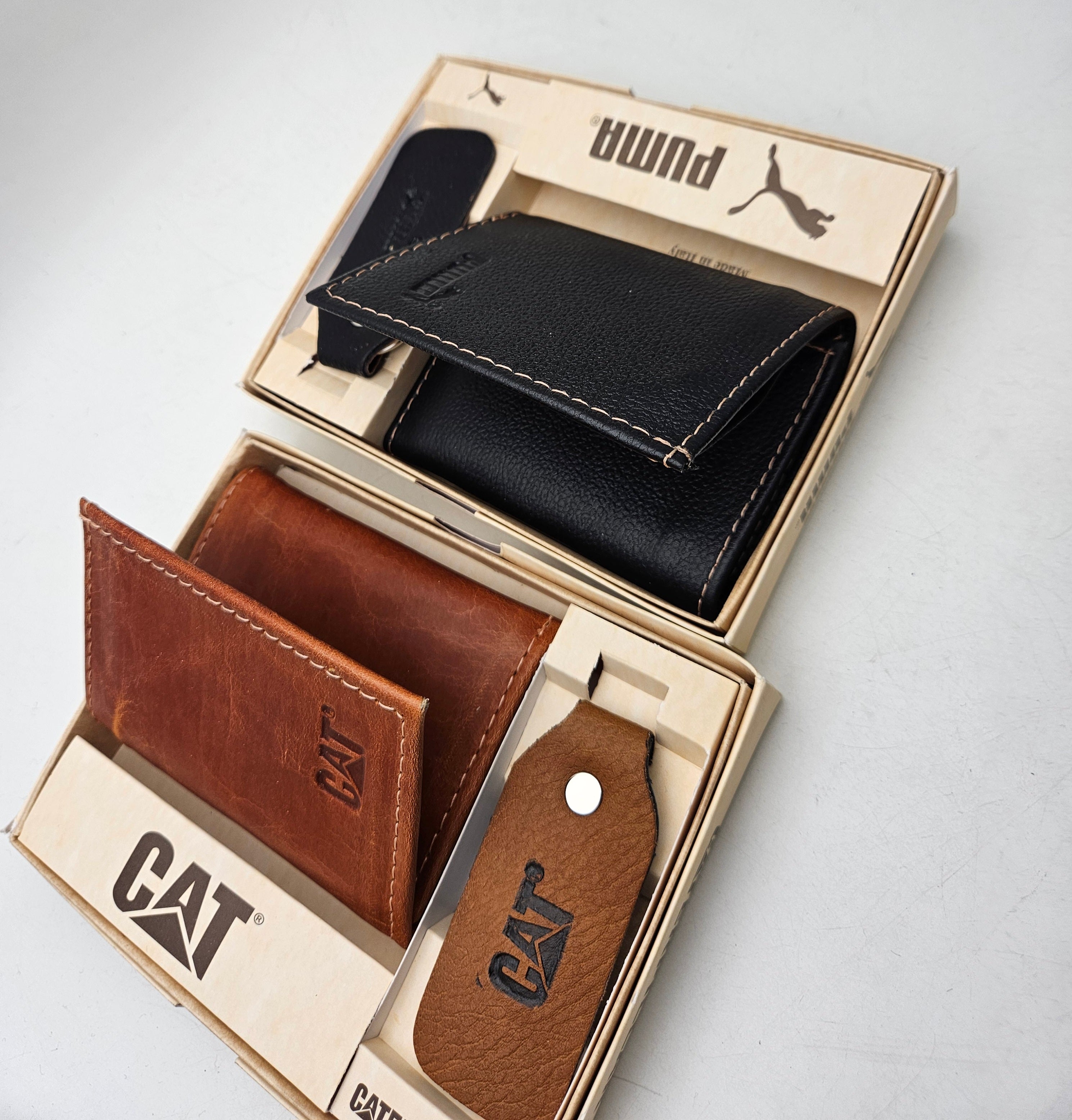 Billetera de cuero con llavero