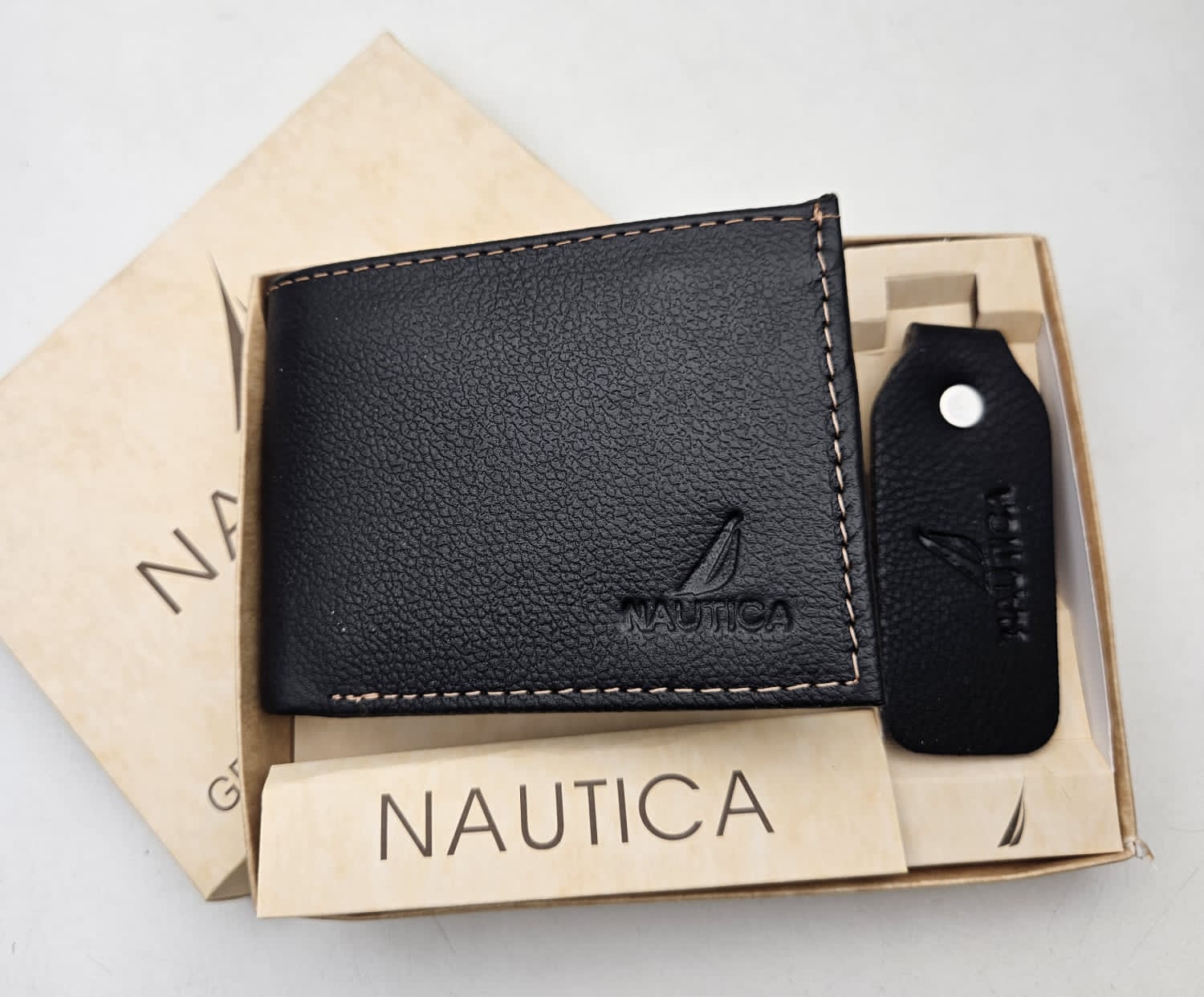 Billetera de cuero con llavero