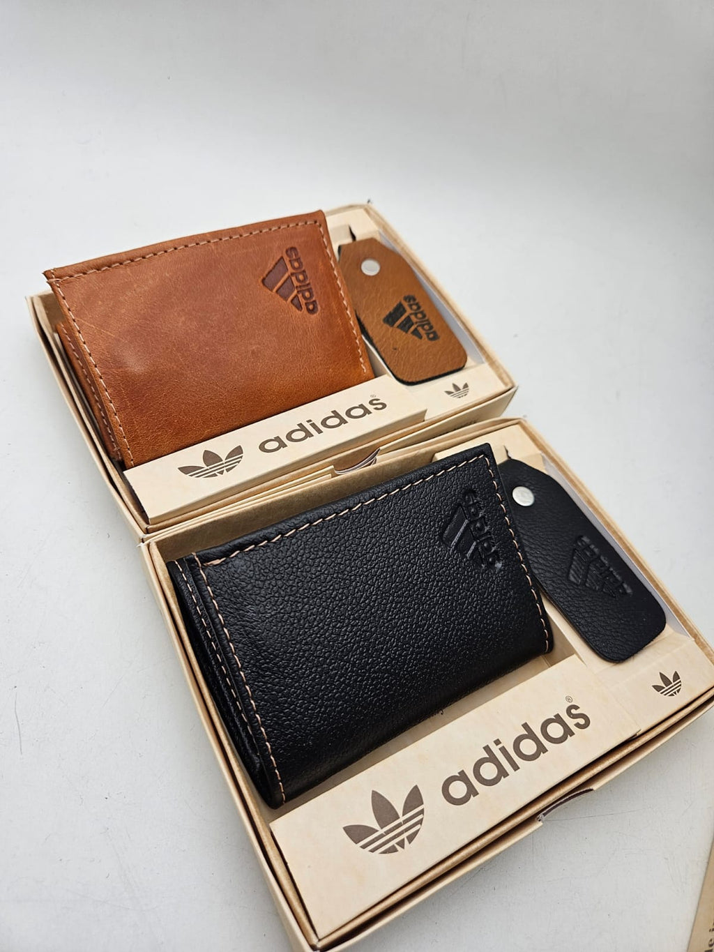 Billetera de cuero con llavero